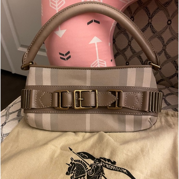 Burberry hand bag. NEW!! With dust bag! - Picture 1 of 7
